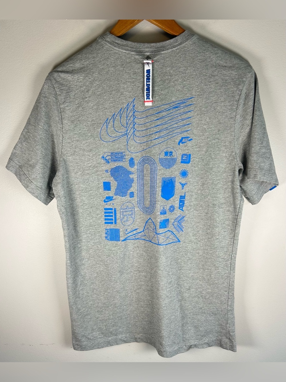 Nike Sportswear Worldwide Men’s T-shirt Sz M NSW Nike Air Nike Tee Gray RARE EUC